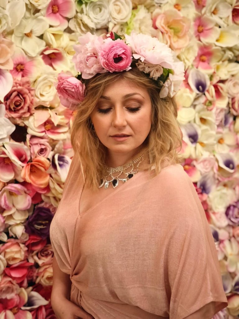 wianek kwiatowy portret z różami